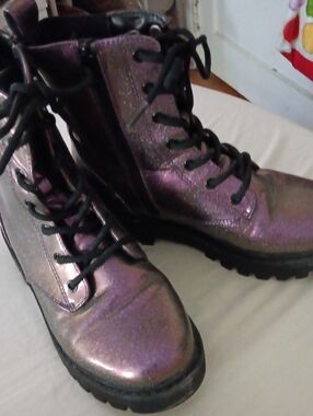 Girls Size 3-Iridescent Purple Combat Boot Shimmering Glitter Finish. Worn 1x